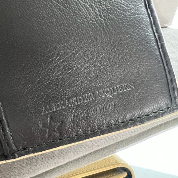 ALEXANDER MCQUEEN Light Latte Continental Card Wallet Silver Skull Closure - Picture 11 of 16